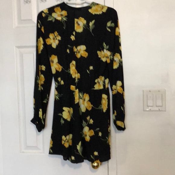 Floral Romper (shorts) - Picture 4 of 4